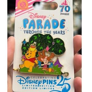 Disney Parade Through The Years‎ Winnie the Pooh & Piglet LE 2000 Pin